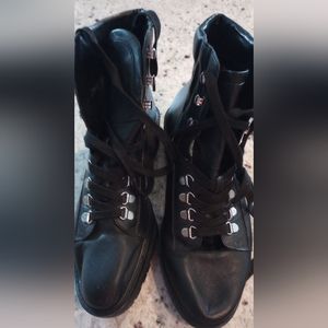 BLEECKER BOND Black Soft Leather Lace Up Ankle Boots for Women, size 9.5